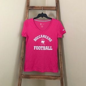 Buccaneers v-neck shirt